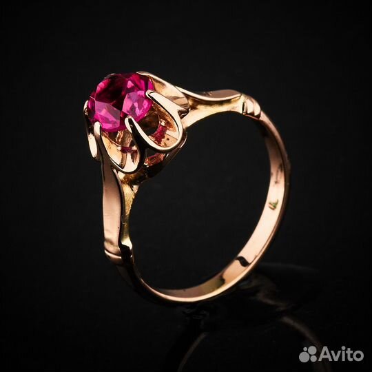 Кольцо советское из красного золота с корундом