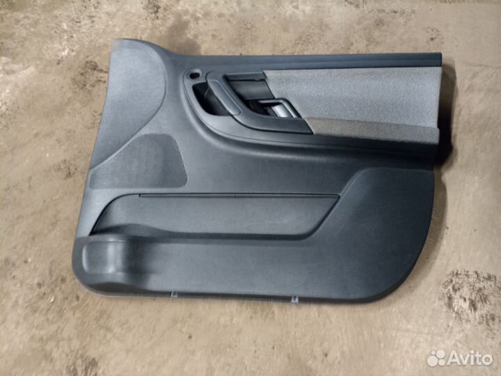 Обшивки правых дверей Skoda Fabia 2 рестайлинг