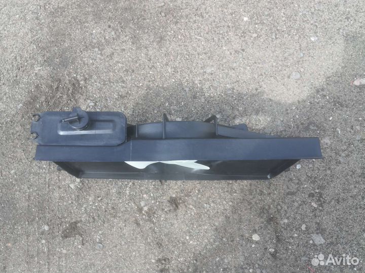 Диффузор радиатора в сборе Pontiac Vibe, Toyota Ma