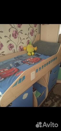 Детская кровать чердак со столом