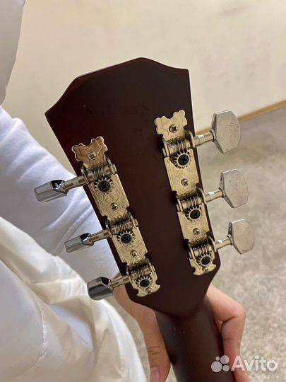 Гитара новая