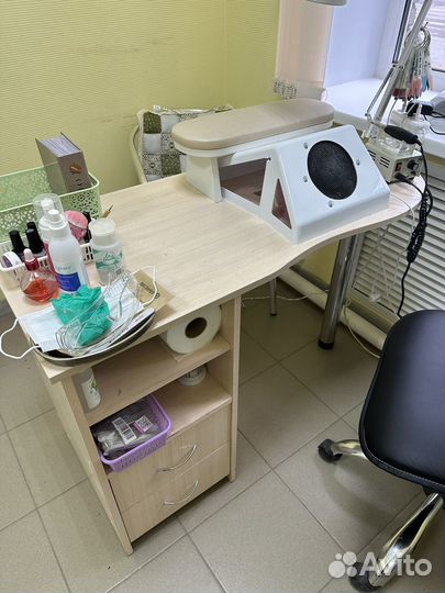 Массажная кушетка/стол для маникюра