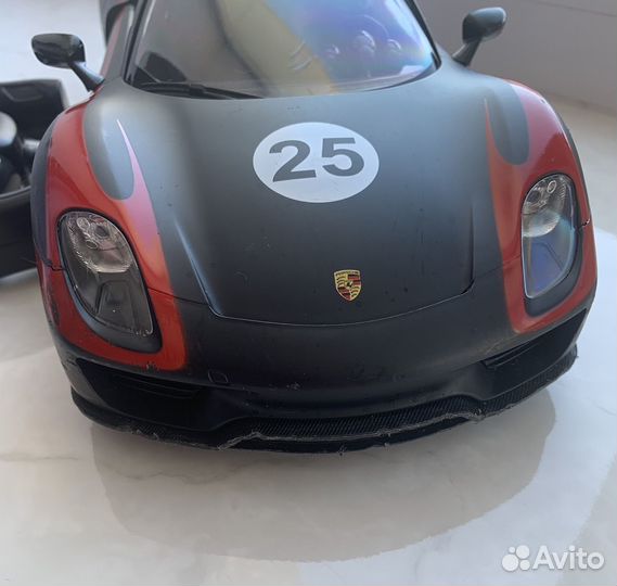 Машина на пульте управления Porsche