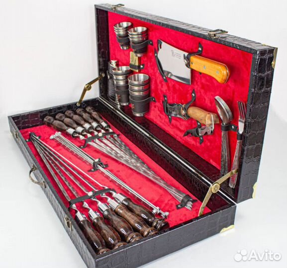 Шашлычный набор №16. Крокодил / красный велюр