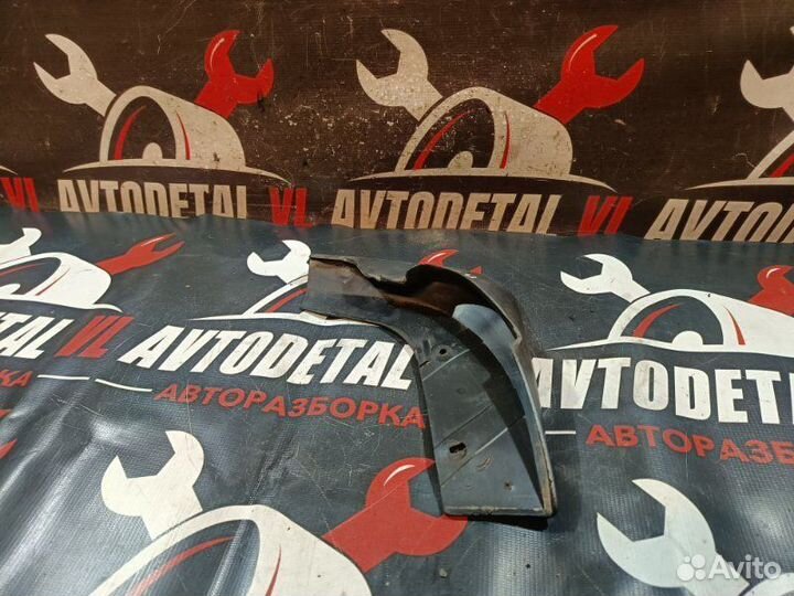 Брызговик передний левый Kia Sorento BL D4CB 2002