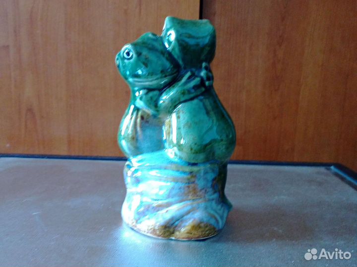 Статуэтка фарфор