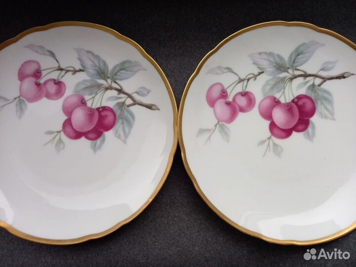 Антикварная тарелка вишня Хутченройтер 1914 год