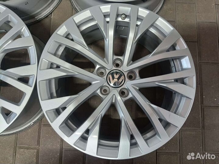 Оригинал VW r-18 (5x112) 4 шт. как новые