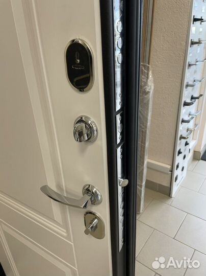 Дверь входная металлическая