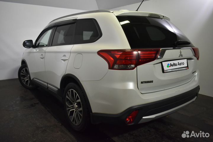 Mitsubishi Outlander 2.0 CVT, 2016, 338 000 км