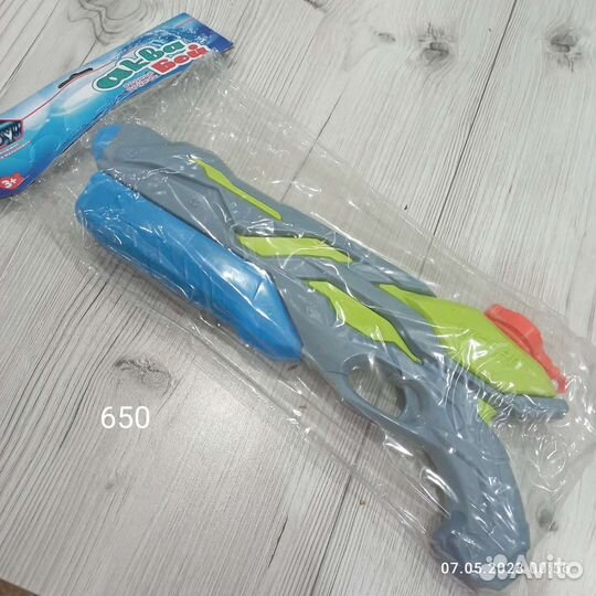 Водные пистолеты, мячи и т.д