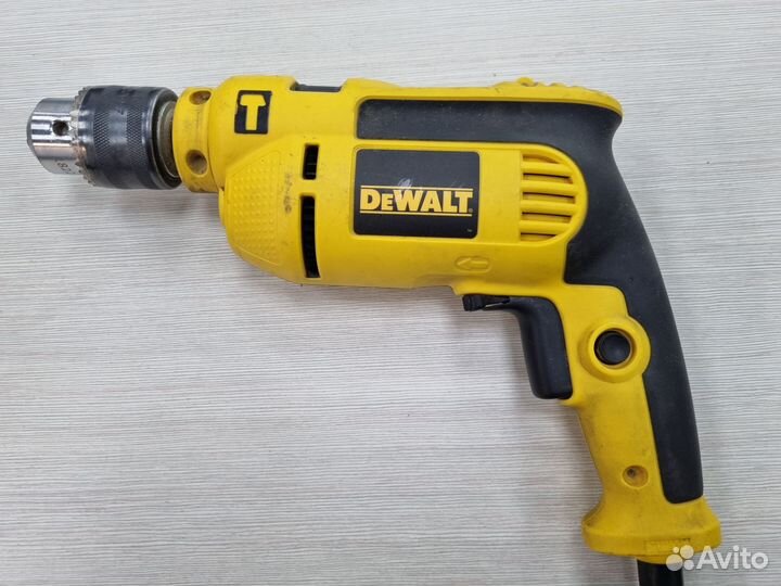 Дрель ударная Dewalt DWD024