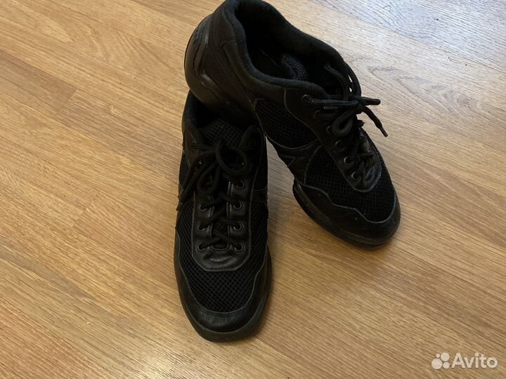 Кроссовки танцевальные