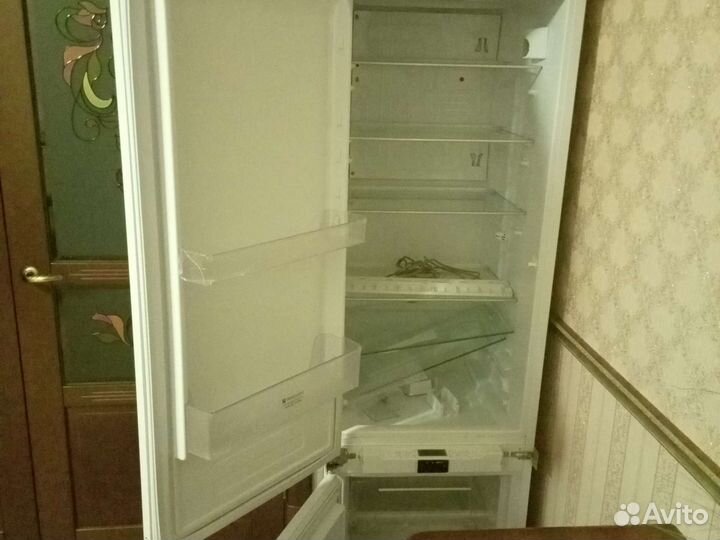 Продам два встраиваемых холодильника