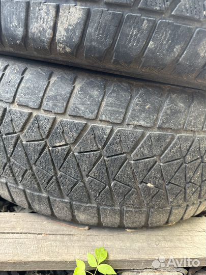 Bridgestone Blizzak DM-V2 235/55 R20 102T