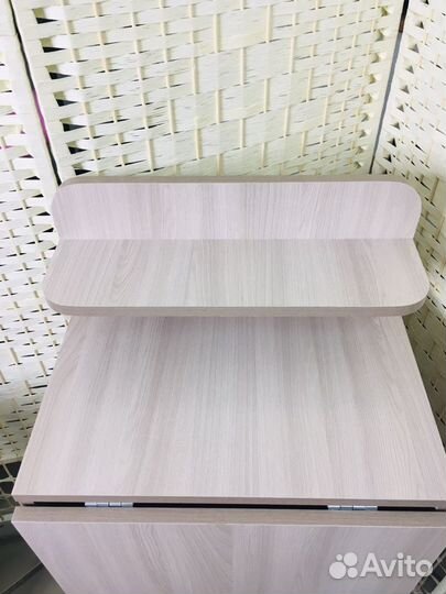 Маникюрный стол складной