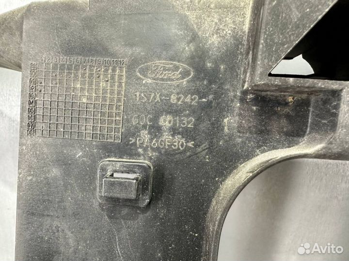 Рамка передняя (телевизор) Ford Mondeo 3