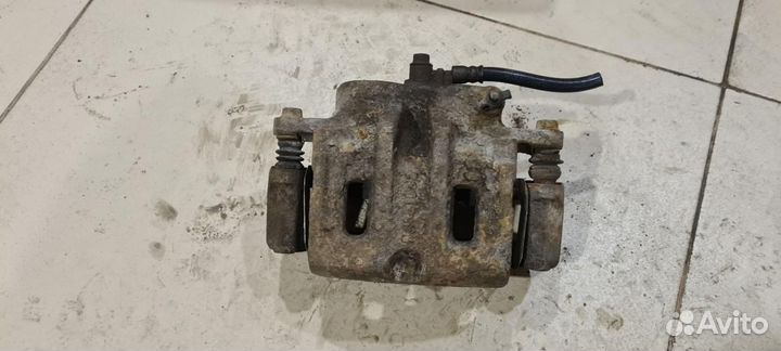 Суппорт тормозной передний правый Hyundai Terracan