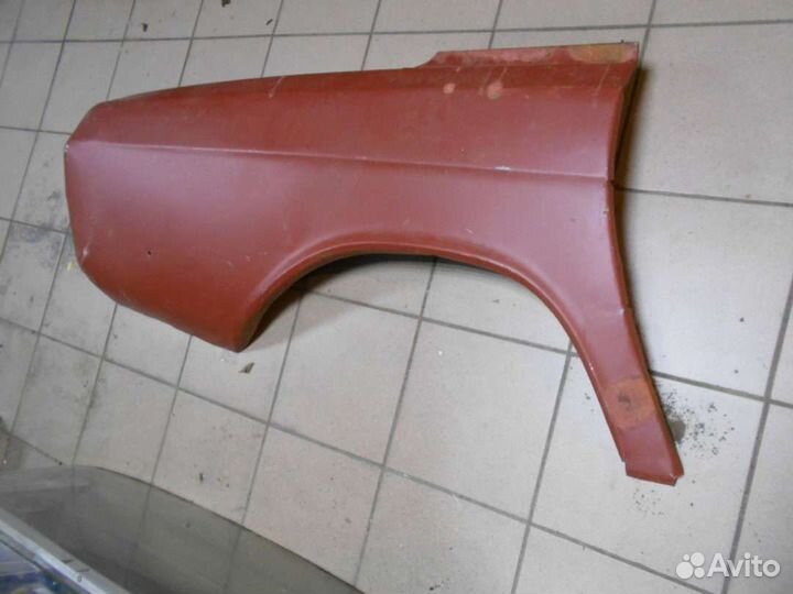 Правое заднее крыло газ-24