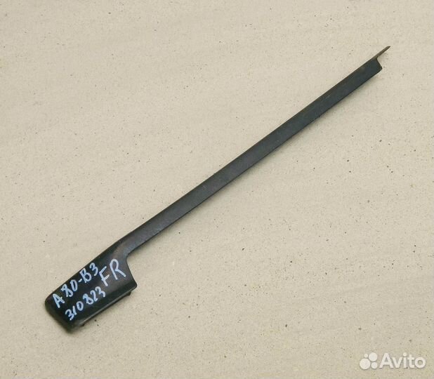 Чехол салазок передних сидений правый Audi 80 B3