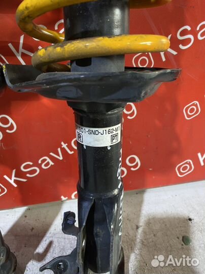 Honda Civic 4D стойки передние