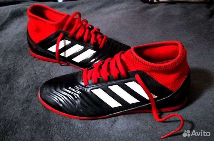 Футбольные бутсы adidas
