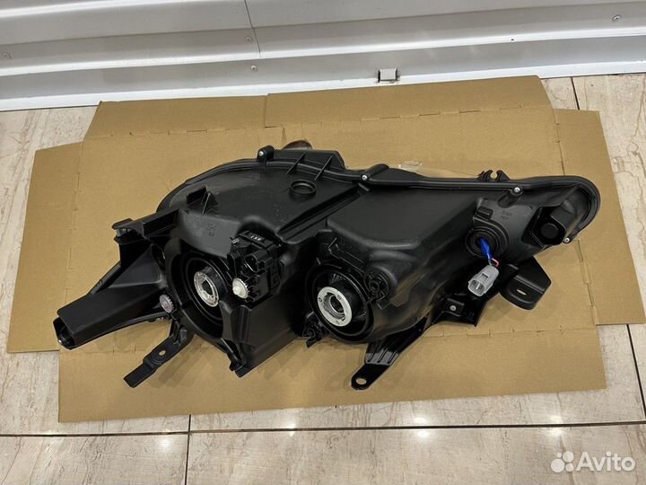 Фара правая (Toyota Camry)