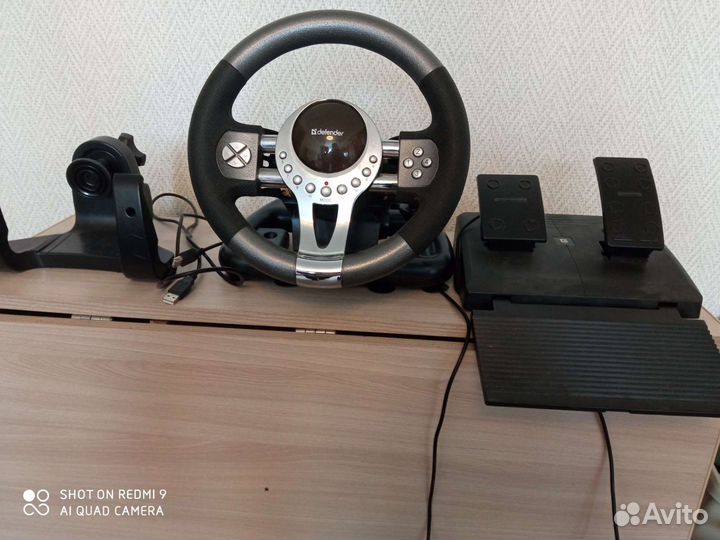 Игровой руль с педалями