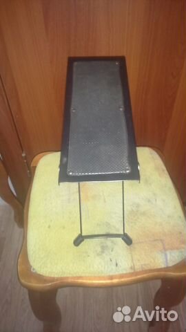 Регулируемая стойка для игры на гитаре