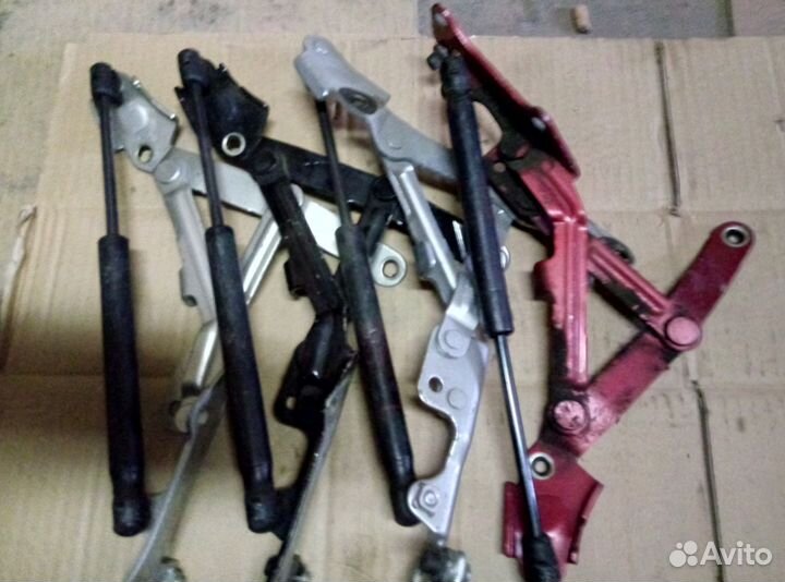 Петли крышки багажника Mitsubishi Lancer X