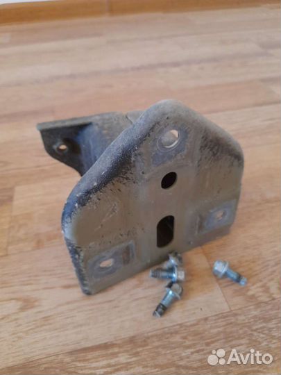 Кронштейн усилителя бампера Mitsubishi outlander