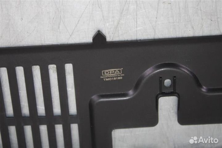 Решетка радиатора Volkswagen Tiguan 2011