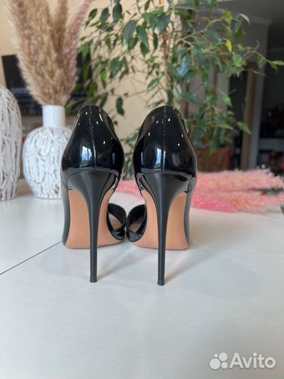Туфли женские 37 размер черные лаковые