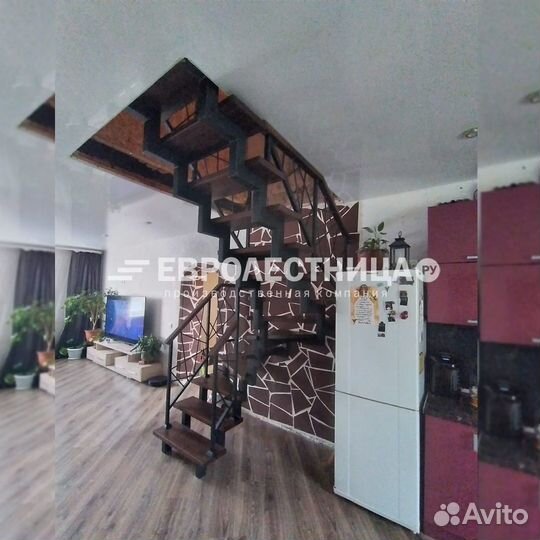 Лестница на металлическом каркасе