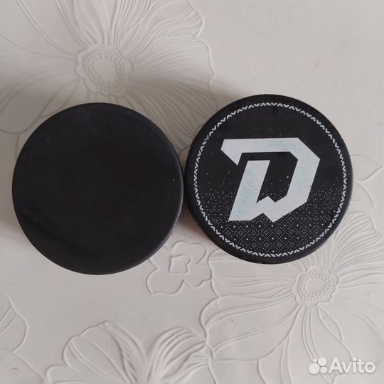 Шайба хоккейная коллекционная