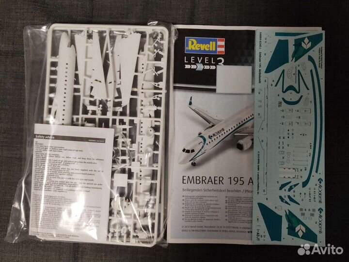 Сборная модель самолета Embraer 195