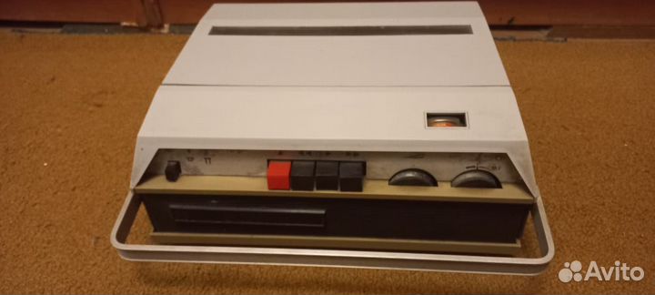 Катушечный магнитофон романтик