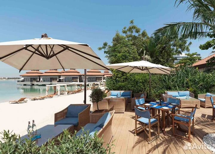 Большой уличный зонт от солнца для кафе