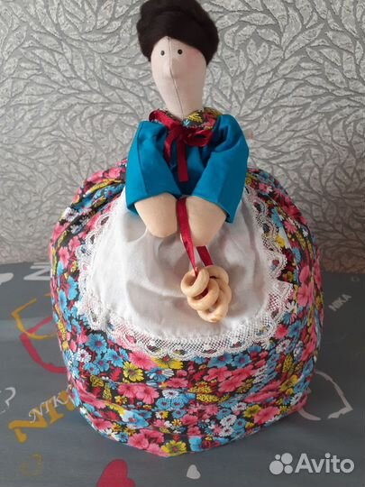 Кукла-грелка на чайник