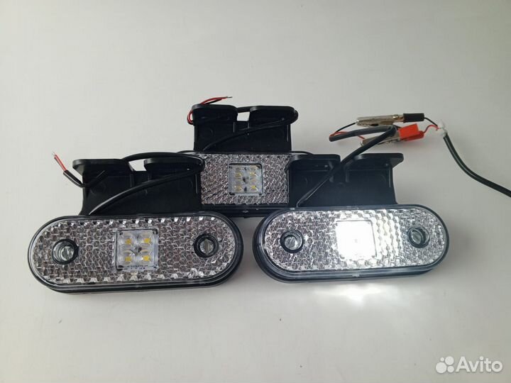 Фонарь габаритный 12/24 с кронштейном белый