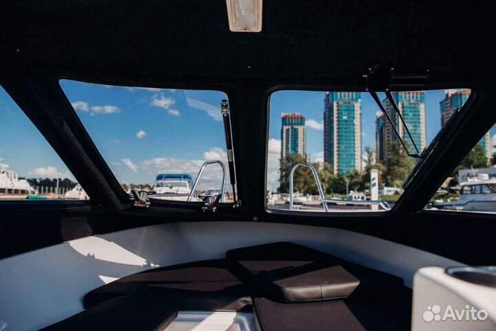 Катер Phoenix 530HT