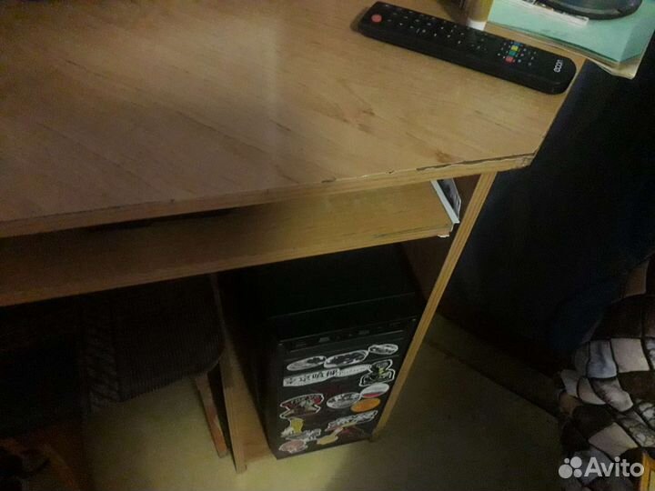 Угловой вместительный компьютерный столик бу