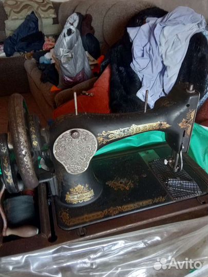 Швейная машинка Зингер