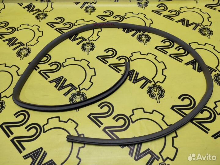 Уплотнитель проема двери передний левый Subaru