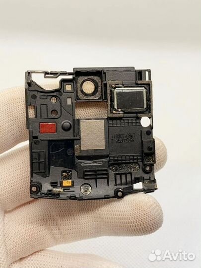 Sony Ericsson U5I Vivaz. Прижимная пластина