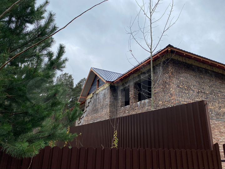 Таунхаус 450 м² на участке 8 сот.