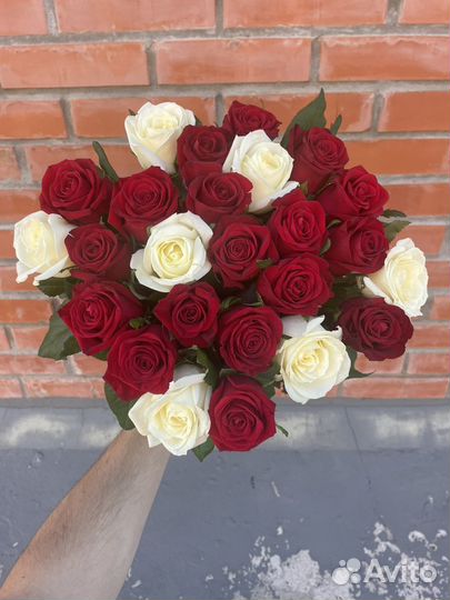 Цветы на доставку по Новосибирску от 15 роз