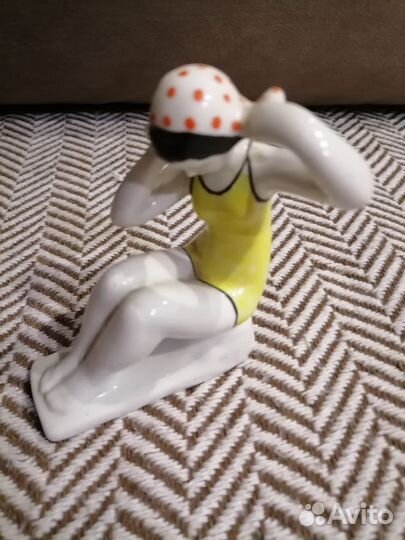 Фарфоровая Статуэтка «Купальщица»