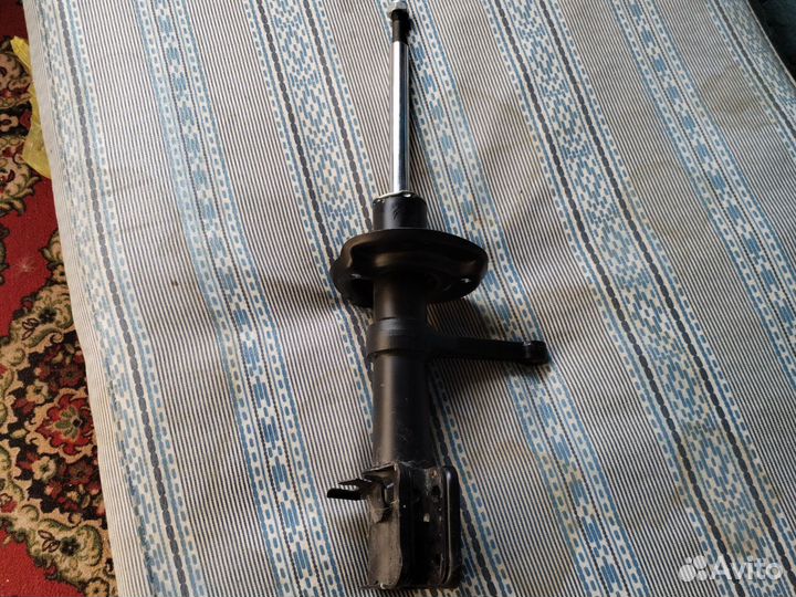 Передняя левая стойка на priora