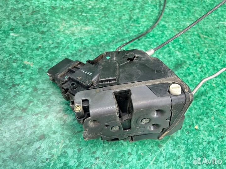 Замок боковой двери задний правый Mazda 3 BK 1.6